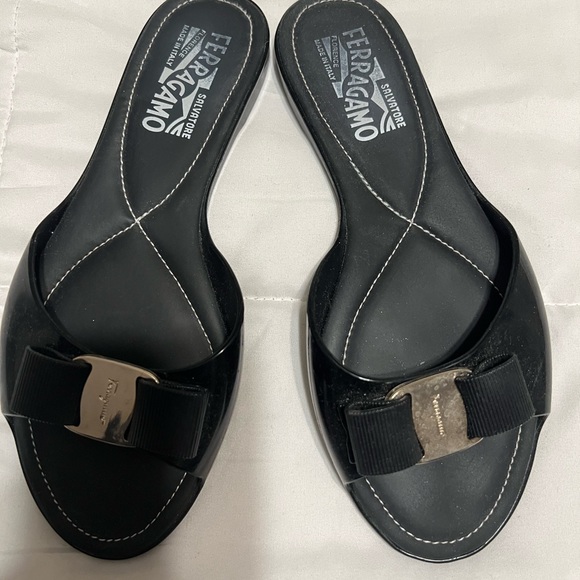 Salvatore Ferragamo used rubber slipper 36